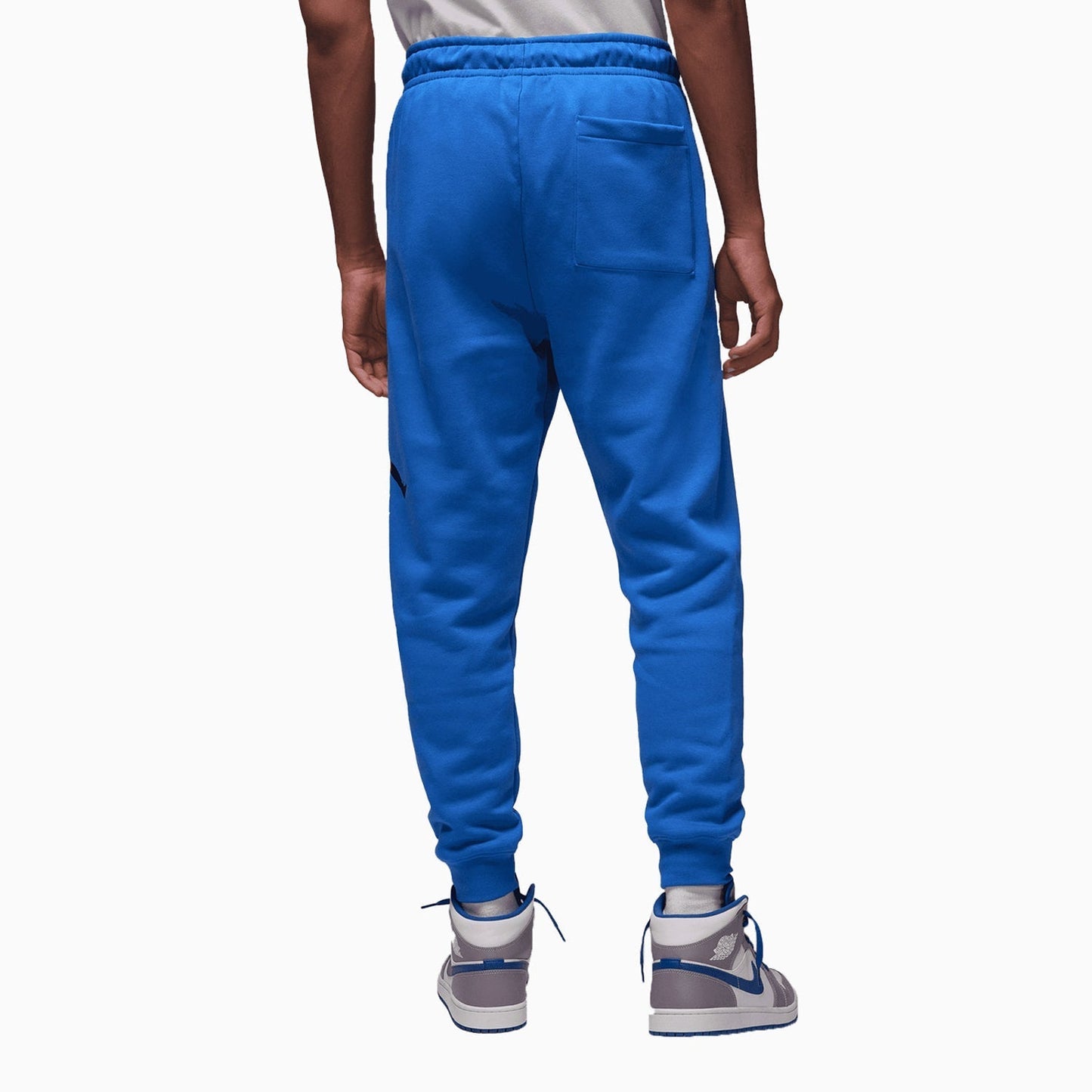 Men's Sportswear Essentials Outfit