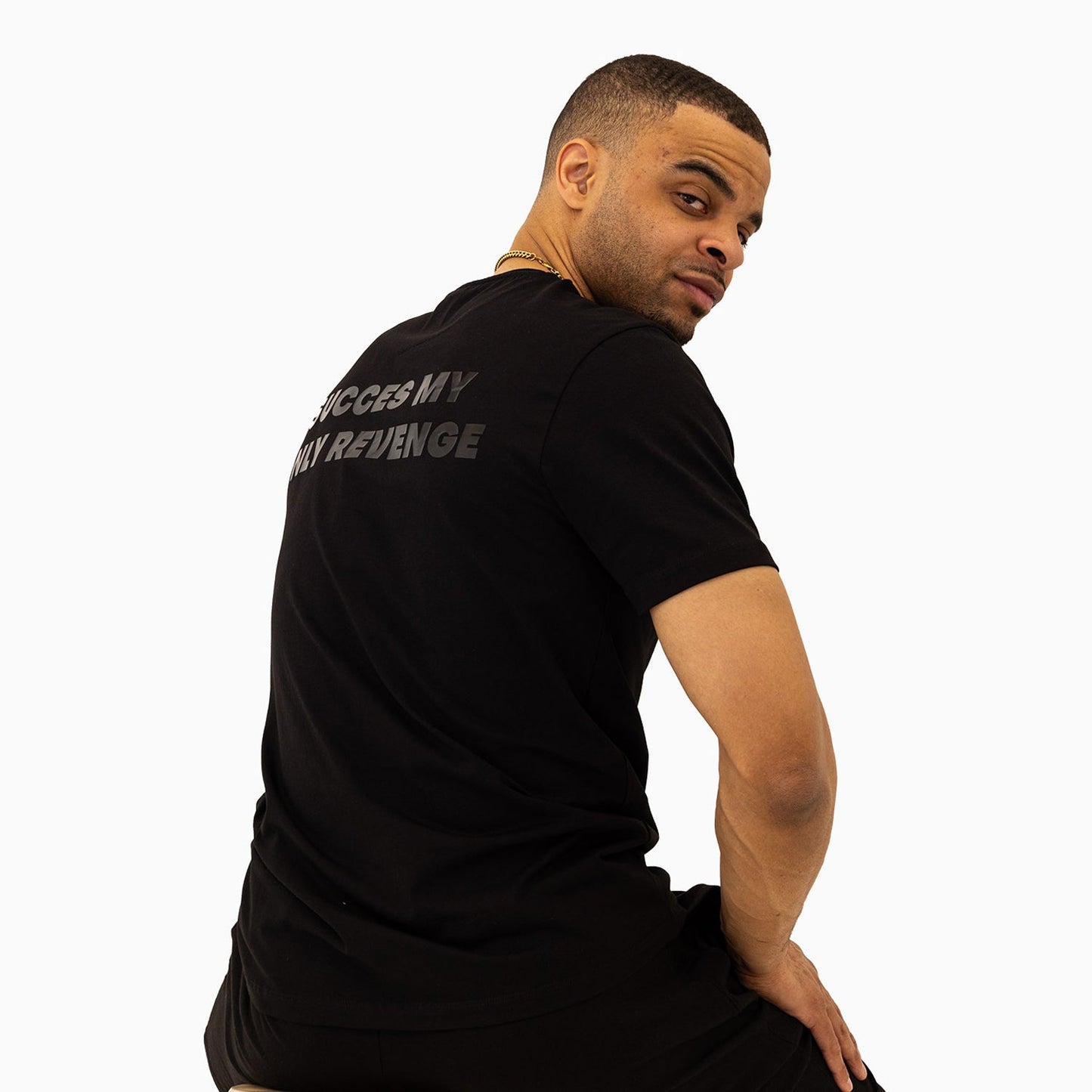 Men's Savar T-Shirt And Shorts Outfit