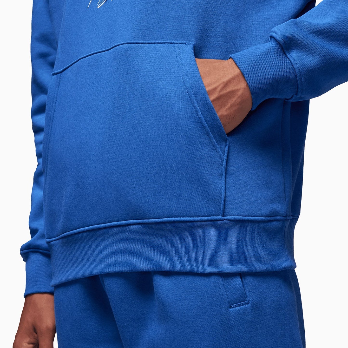 Men's Sportswear Essentials Outfit