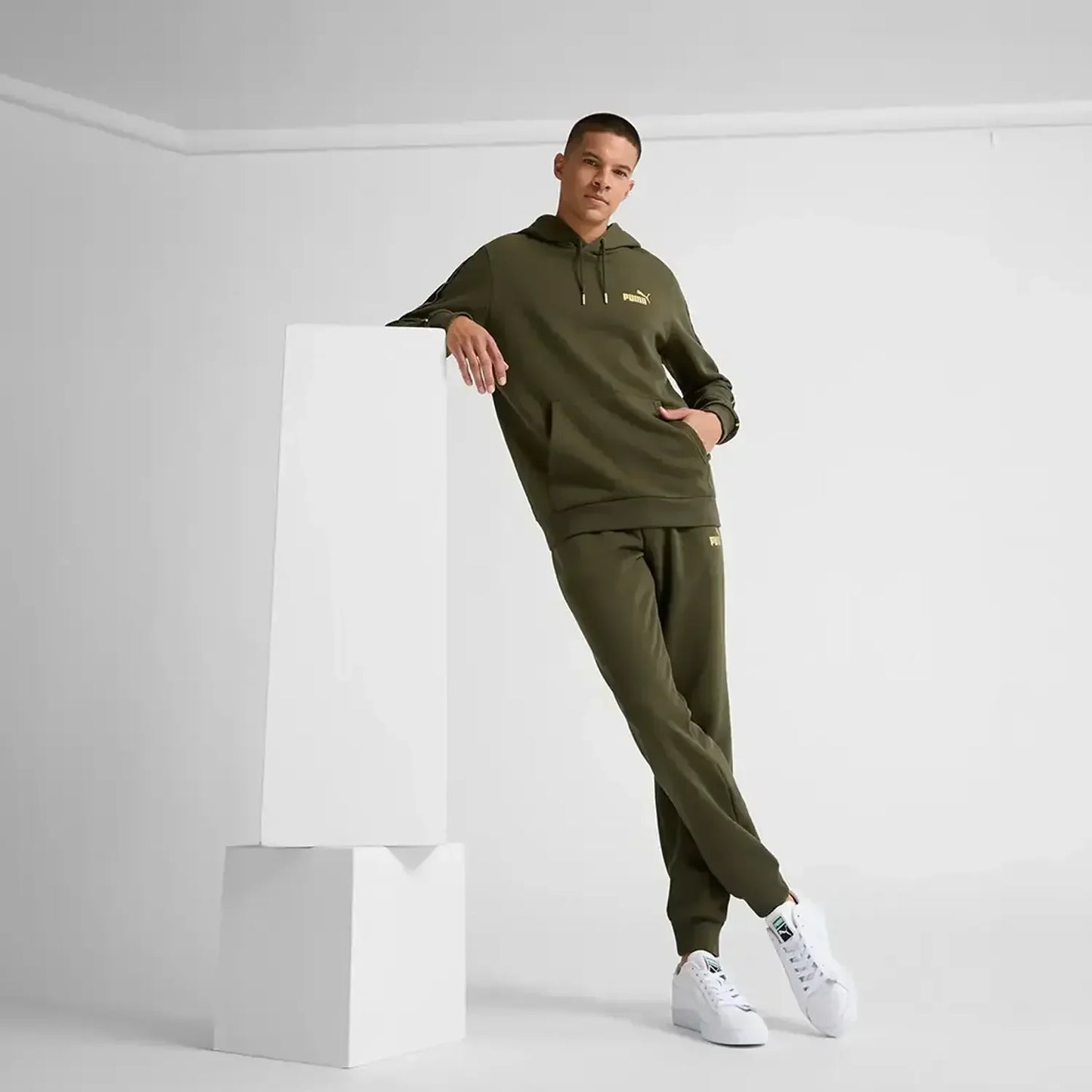 Men's ESS Tape Minimal Gold Outfit